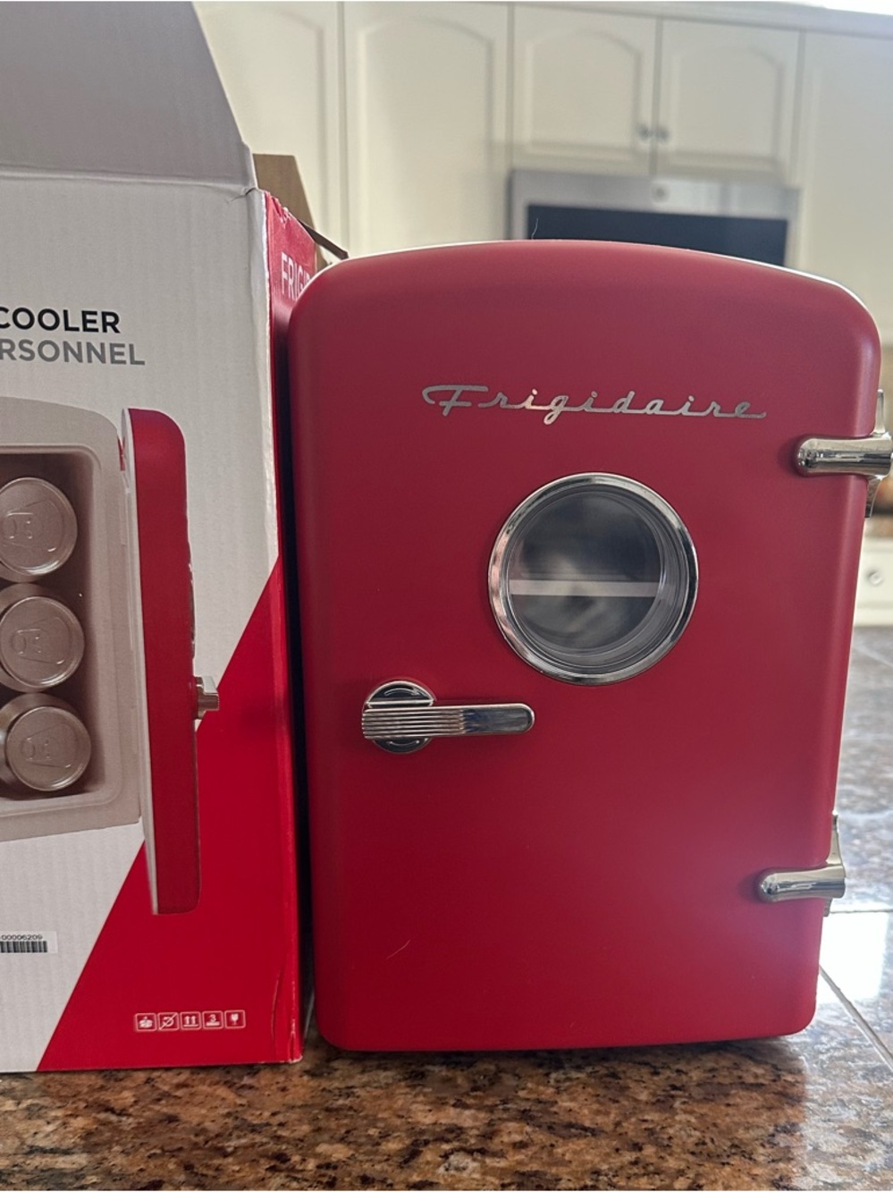 Frigidaire Retro Mini Fridge Cooler - Red